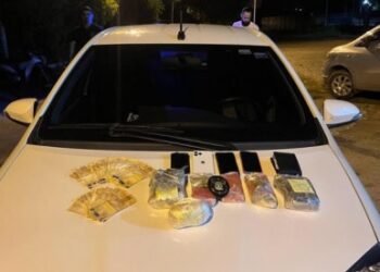 Policial penal é preso em flagrante após receber drogas de casal em presídio de Campos