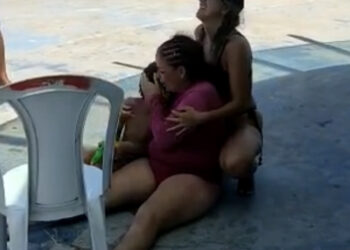 Após se perderem, reencontro de mãe e filho emociona agentes