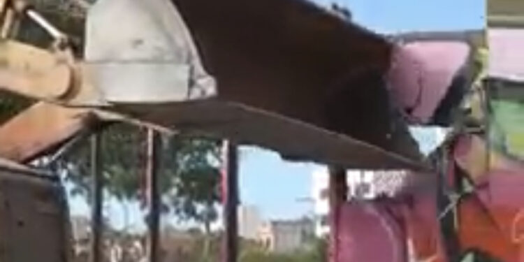 Muro da antiga linha de trem é derrubado para inibir práticas ilícitas