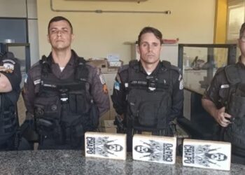 Com quase 3kg de entorpecente, mulher é presa dentro de táxi