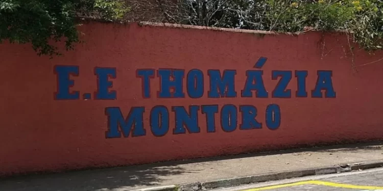 Professora morre e cinco são feridos por aluno em ataque à escola