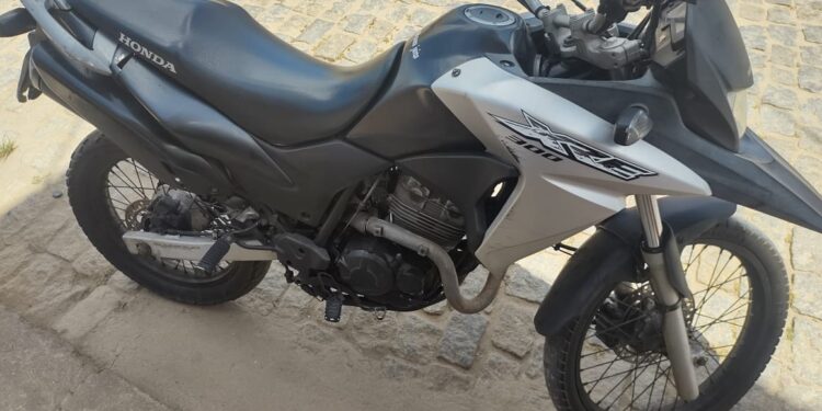 Menor é detido com moto adulterada em Macaé