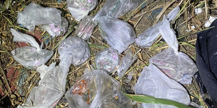 PM prende dois suspeitos de tráfico de drogas em Cabo Frio