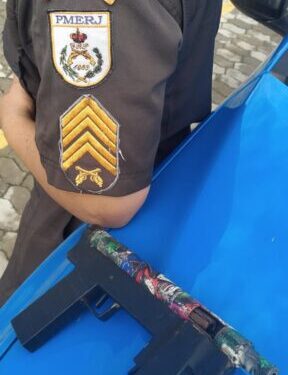 PM encontra submetralhadora dentro de mata em São Francisco de Itabapoana