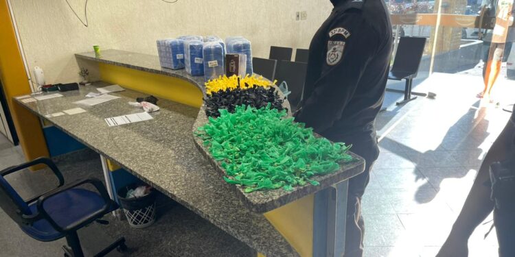 PM apreende drogas no bairro Nova Holanda, em Macaé