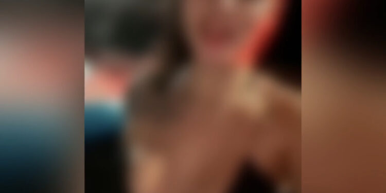 Em vídeo, mulheres aparecem dançando em viatura da PM