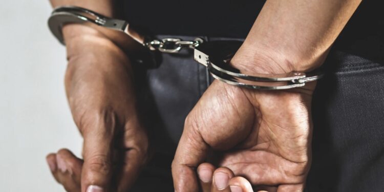 Homem é preso por Importunação Sexual contra menor dentro de coletivo