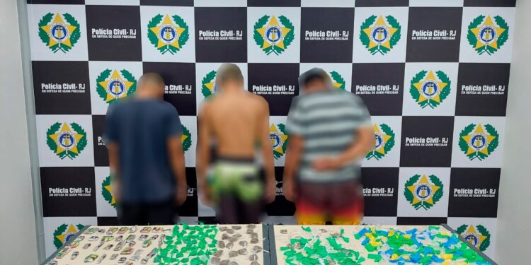 Polícia Civil prende três integrantes de facção criminosa e entorpecentes