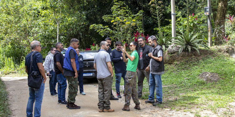 Operação é realizada após ocupação e venda irregular de terrenos