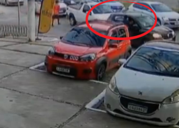 Assalto dentro de carro é registrado em bairro nobre de município