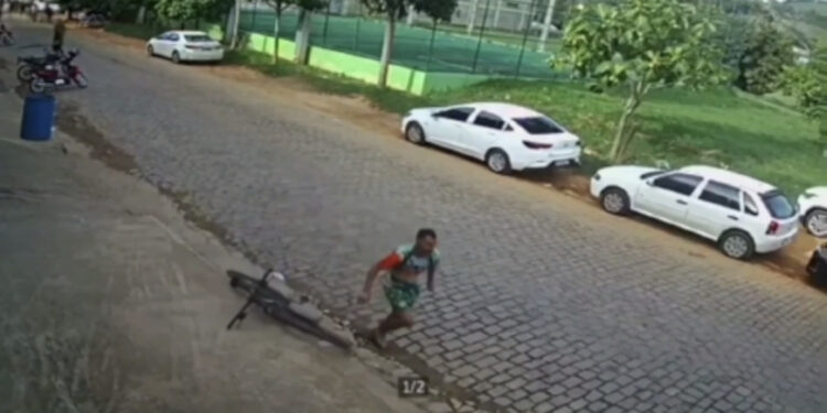 Homem furta bicicleta e acaba perseguido por pelotão do Exército