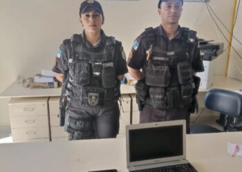 PM cumpre mandado contra menor suspeito de difundir ataques à escolas