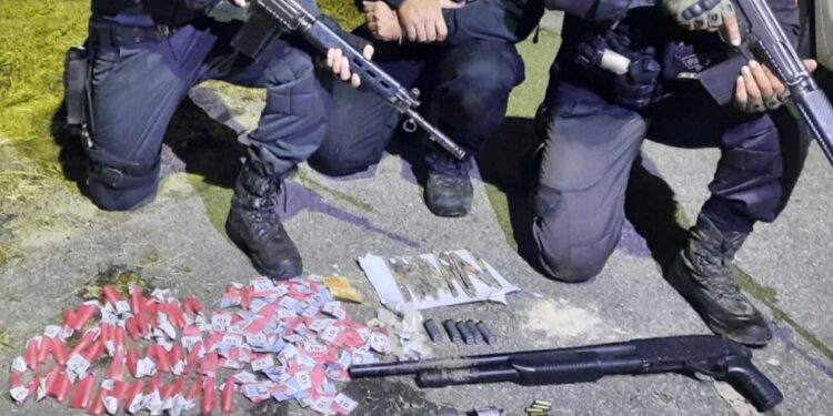 Dois homens são mortos em confronto com PM na Praia Linda