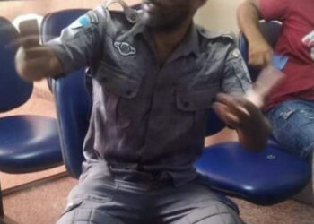 Homem é preso com farda da PM