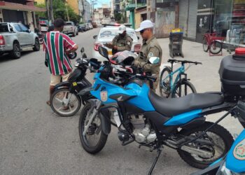 Operação contra veículos irregulares é realizada nesta segunda-feira (3)