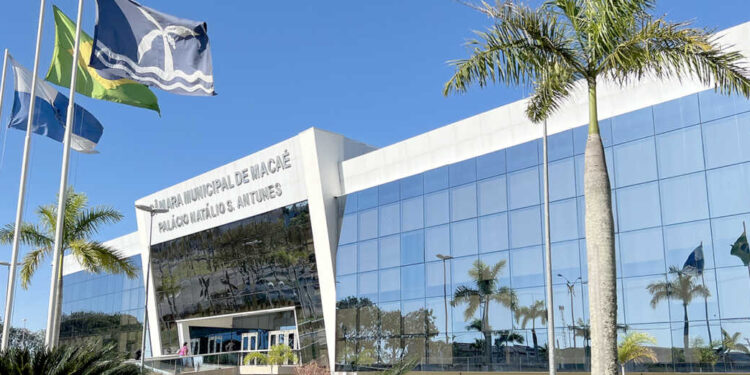 MPRJ ajuíza ação civil pública para que a Câmara de Macaé reduza o número de servidores comissionados