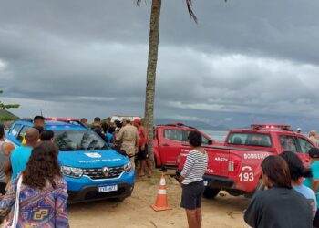 Adolescente desaparece após ser puxado pelo mar em Cabo Frio
