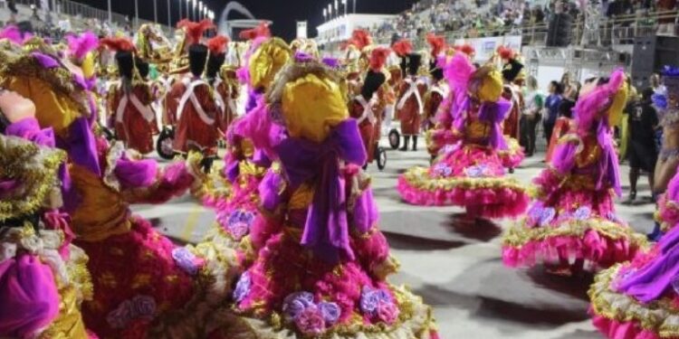 Carnaval fora de época começa nesta sexta-feira em Campos