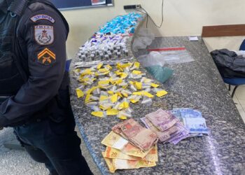 PM prende 04 homens envolvidos com tráfico de drogas em Rio das Ostras