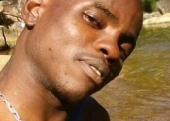 Motoboy morre após colidir com ônibus em Campos