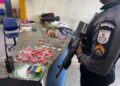 “Tribunal do Tráfico” que julgaria a execução de traficante rival é interrompido com a chegada da PM e suspeitos fogem; um deles é capturado