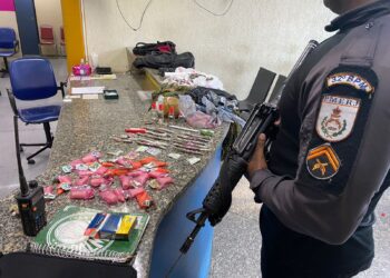 “Tribunal do Tráfico” que julgaria a execução de traficante rival é interrompido com a chegada da PM e suspeitos fogem; um deles é capturado