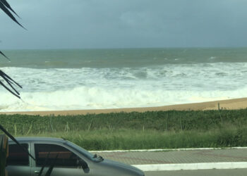 Ressaca e ventos fortes em todo litoral do Rio