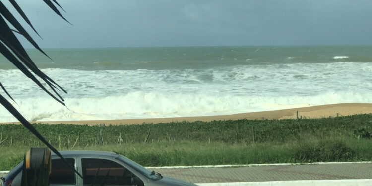 Ressaca e ventos fortes em todo litoral do Rio