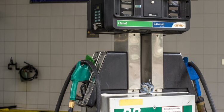 Preço da gasolina terá aumento em quase todo país