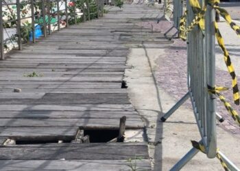 Prefeitura realiza licitação para obras de reforma em deck da praia