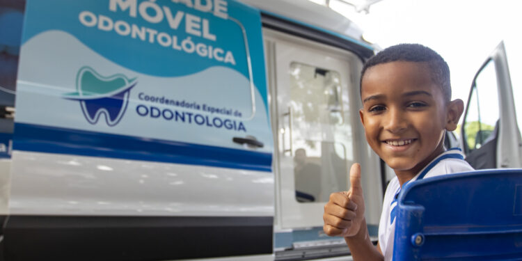 Unidade Móvel Odontógica na rede municipal de ensino