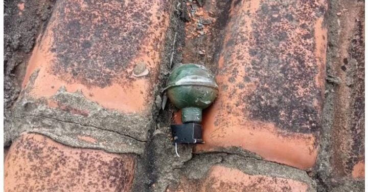 Granada é encontrada no telhado de casa em SFI