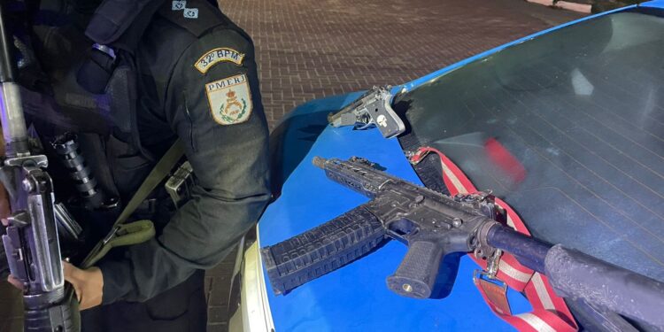 Dois traficantes morreram após confronto com a PM em Rio das Ostras