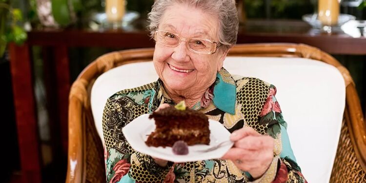 Apresentadora Palmirinha morre aos 91 anos