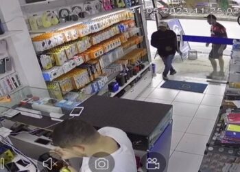 Loja de eletrônicos é alvo de assalto em Campos