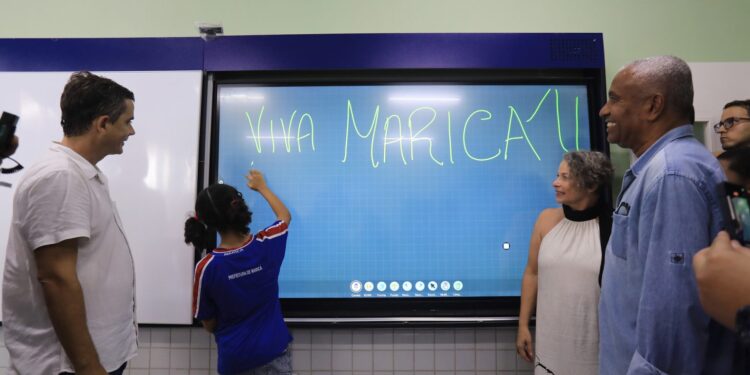 Município inaugura maior escola em tempo integral do Brasil