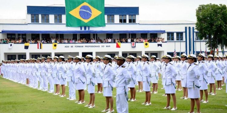 Marinha abre inscrições para concurso. Salários chegam até 12 mil