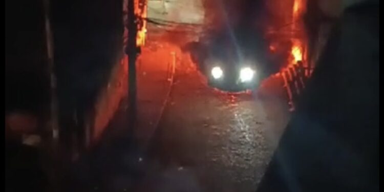 Criminosos incendeiam Caveirão da PM