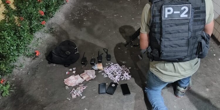 PM prende três homens e apreende drogas no Lagomar, em Macaé