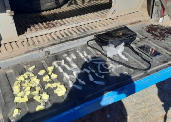 PM prende mulher e apreende drogas no bairro Cajueiros, em Macaé