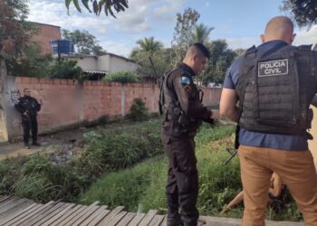 Polícia resgata mulher que seria morta por traficantes em Maricá