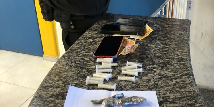 PM prende dois homens com drogas em Rio das Ostras