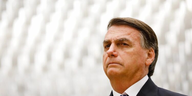 Maioria do TSE condena Bolsonaro à inelegibilidade por oito anos