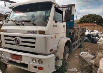 Caminhão roubado é recuperado em empresa de reciclagem, em Campos