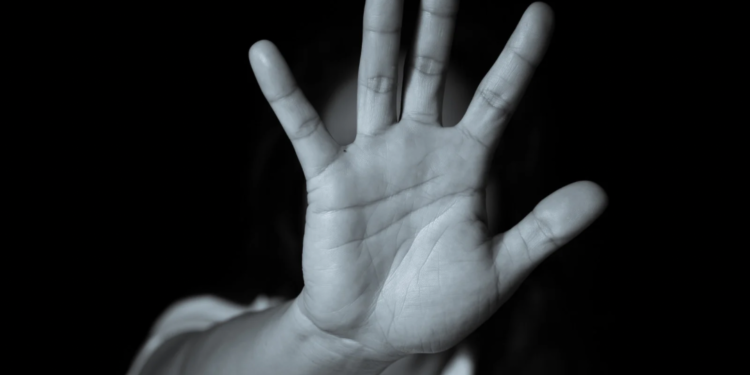 Brasil registra maior número de estupros da história: oito casos por hora