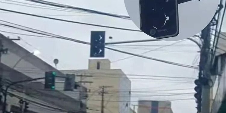 Semáforos inteligentes são instalados com câmeras de monitoramento