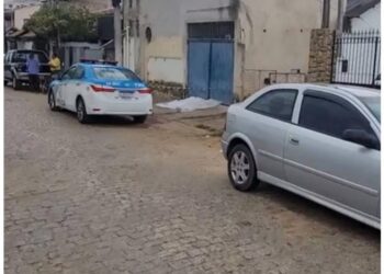 Homem mata esposa e atira na própria cabeça em Campos