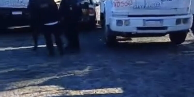 Protesto por pagamento atrasado marca a manhã desta quinta-feira (6)