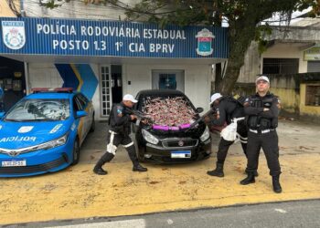 Homem é preso com drogas dentro de carro com destino à Região dos Lagos