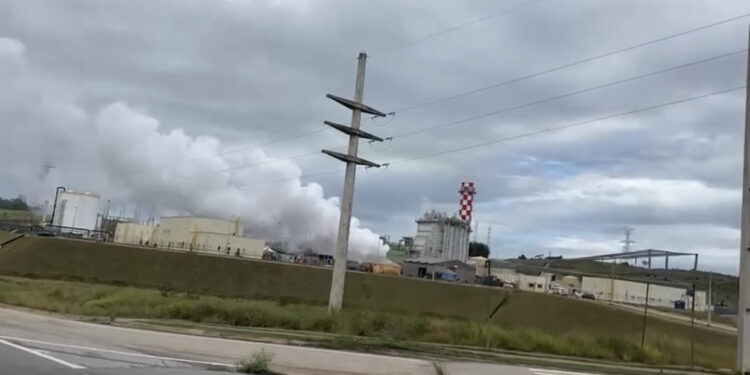 Fumaça é avistada na Termoelétrica Marlim Azul